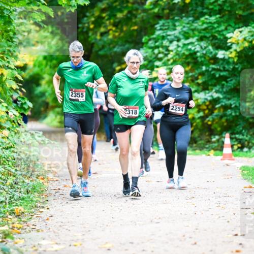 12.10.2025 - Bramfelder Halbmarathon 2025 Dr. Thomas Lammeyer http://msf.ph/oto/9350348 12.10.2025 10:33:51 Laufen 2355, 158, 2318, 2254 meine-sportfotos.de