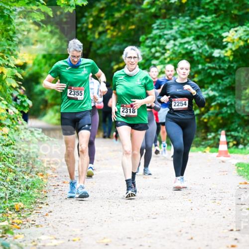 12.10.2025 - Bramfelder Halbmarathon 2025 Dr. Thomas Lammeyer http://msf.ph/oto/9350351 12.10.2025 10:33:51 Laufen 2355, 158, 2318, 2254 meine-sportfotos.de