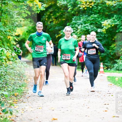 12.10.2025 - Bramfelder Halbmarathon 2025 Dr. Thomas Lammeyer http://msf.ph/oto/9350353 12.10.2025 10:33:52 Laufen 2355, 2318, 2254 meine-sportfotos.de