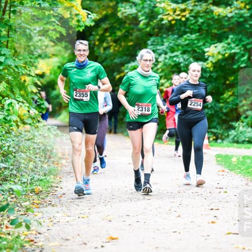12.10.2025 - Bramfelder Halbmarathon 2025 Dr. Thomas Lammeyer http://msf.ph/oto/9350355 12.10.2025 10:33:53 Laufen 2355, 159, 2318, 2254 meine-sportfotos.de