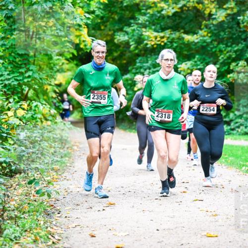 12.10.2025 - Bramfelder Halbmarathon 2025 Dr. Thomas Lammeyer http://msf.ph/oto/9350370 12.10.2025 10:33:55 Laufen 2355, 150, 2318, 2254 meine-sportfotos.de