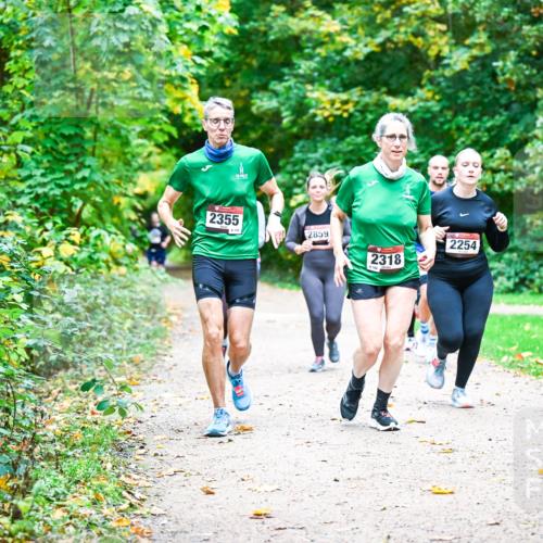 12.10.2025 - Bramfelder Halbmarathon 2025 Dr. Thomas Lammeyer http://msf.ph/oto/9350373 12.10.2025 10:33:55 Laufen 2355, 2859, 2254, 2318 meine-sportfotos.de
