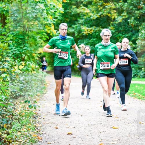 12.10.2025 - Bramfelder Halbmarathon 2025 Dr. Thomas Lammeyer http://msf.ph/oto/9350375 12.10.2025 10:33:55 Laufen 2355, 1, 2859, 2254, 2318 meine-sportfotos.de