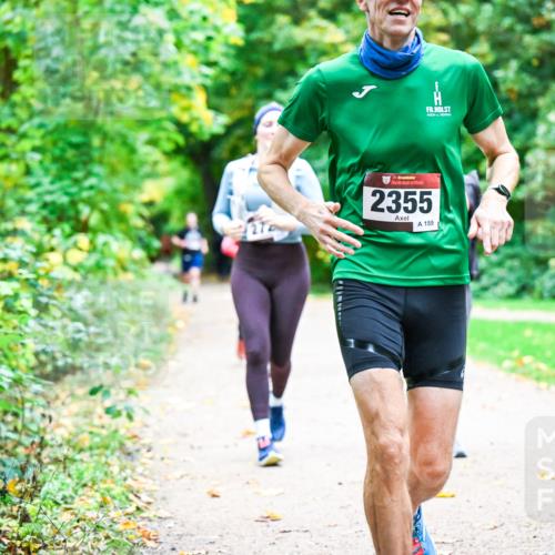 12.10.2025 - Bramfelder Halbmarathon 2025 Dr. Thomas Lammeyer http://msf.ph/oto/9350379 12.10.2025 10:33:57 Laufen 34, 2355, 159, 16 meine-sportfotos.de