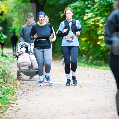 12.10.2025 - Bramfelder Halbmarathon 2025 Dr. Thomas Lammeyer http://msf.ph/oto/9350486 12.10.2025 10:34:19 Laufen 2226 meine-sportfotos.de