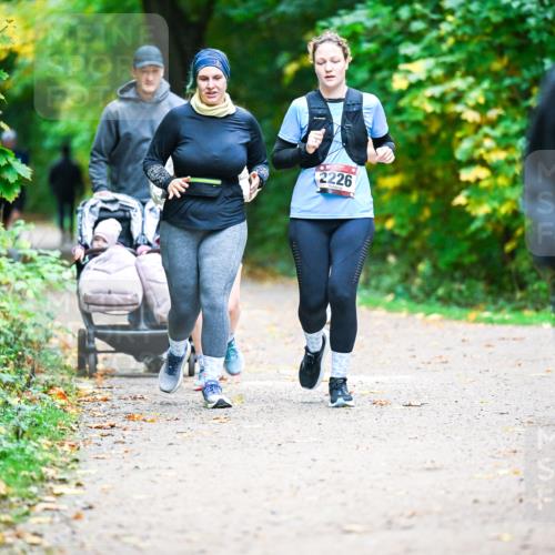 12.10.2025 - Bramfelder Halbmarathon 2025 Dr. Thomas Lammeyer http://msf.ph/oto/9350488 12.10.2025 10:34:20 Laufen 2226, 2347 meine-sportfotos.de