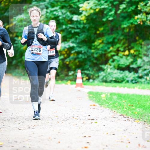 12.10.2025 - Bramfelder Halbmarathon 2025 Dr. Thomas Lammeyer http://msf.ph/oto/9350492 12.10.2025 10:34:22 Laufen 2226, 2443 meine-sportfotos.de