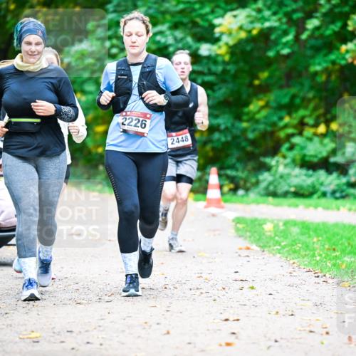 12.10.2025 - Bramfelder Halbmarathon 2025 Dr. Thomas Lammeyer http://msf.ph/oto/9350498 12.10.2025 10:34:23 Laufen 04, 2226, 2448 meine-sportfotos.de