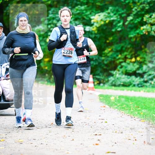 12.10.2025 - Bramfelder Halbmarathon 2025 Dr. Thomas Lammeyer http://msf.ph/oto/9350500 12.10.2025 10:34:23 Laufen 2226, 2448 meine-sportfotos.de