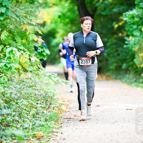 12.10.2025 - Bramfelder Halbmarathon 2025 Dr. Thomas Lammeyer http://msf.ph/oto/9350593 12.10.2025 10:34:50 Laufen 2387 meine-sportfotos.de
