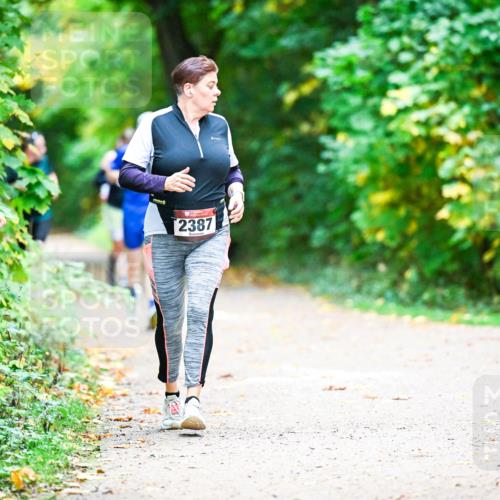 12.10.2025 - Bramfelder Halbmarathon 2025 Dr. Thomas Lammeyer http://msf.ph/oto/9350595 12.10.2025 10:34:51 Laufen 2387 meine-sportfotos.de