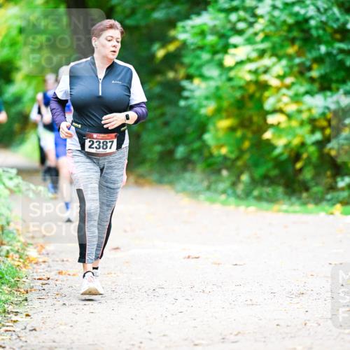 12.10.2025 - Bramfelder Halbmarathon 2025 Dr. Thomas Lammeyer http://msf.ph/oto/9350598 12.10.2025 10:34:51 Laufen 2387 meine-sportfotos.de