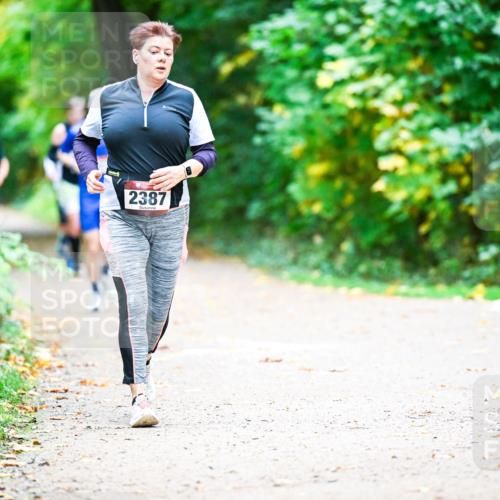 12.10.2025 - Bramfelder Halbmarathon 2025 Dr. Thomas Lammeyer http://msf.ph/oto/9350599 12.10.2025 10:34:51 Laufen 2387 meine-sportfotos.de