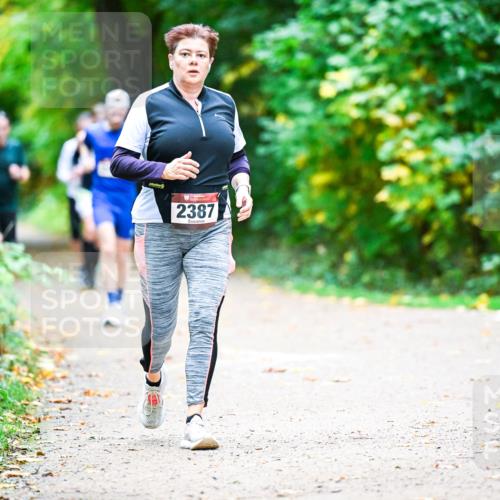 12.10.2025 - Bramfelder Halbmarathon 2025 Dr. Thomas Lammeyer http://msf.ph/oto/9350602 12.10.2025 10:34:51 Laufen 2387 meine-sportfotos.de