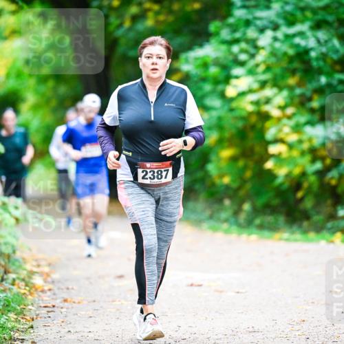 12.10.2025 - Bramfelder Halbmarathon 2025 Dr. Thomas Lammeyer http://msf.ph/oto/9350604 12.10.2025 10:34:52 Laufen 2387 meine-sportfotos.de