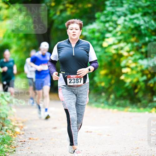 12.10.2025 - Bramfelder Halbmarathon 2025 Dr. Thomas Lammeyer http://msf.ph/oto/9350605 12.10.2025 10:34:52 Laufen 2387 meine-sportfotos.de