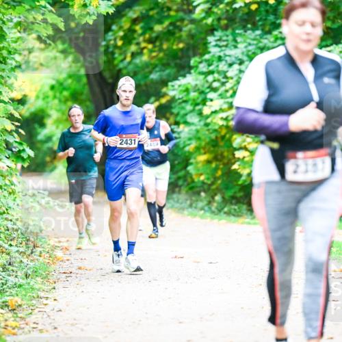 12.10.2025 - Bramfelder Halbmarathon 2025 Dr. Thomas Lammeyer http://msf.ph/oto/9350609 12.10.2025 10:34:55 Laufen 2431, 2489, 2381 meine-sportfotos.de