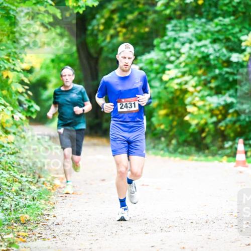 12.10.2025 - Bramfelder Halbmarathon 2025 Dr. Thomas Lammeyer http://msf.ph/oto/9350615 12.10.2025 10:34:56 Laufen 2431 meine-sportfotos.de