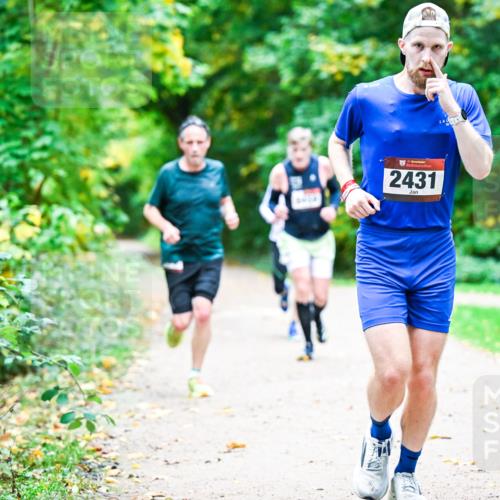 12.10.2025 - Bramfelder Halbmarathon 2025 Dr. Thomas Lammeyer http://msf.ph/oto/9350633 12.10.2025 10:34:58 Laufen 34, 2431 meine-sportfotos.de