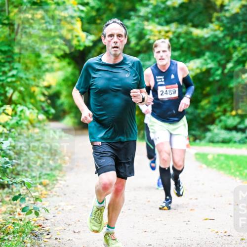 12.10.2025 - Bramfelder Halbmarathon 2025 Dr. Thomas Lammeyer http://msf.ph/oto/9350640 12.10.2025 10:35:00 Laufen 2489 meine-sportfotos.de