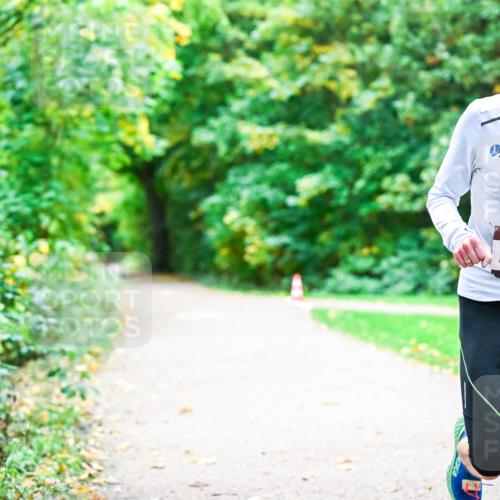 12.10.2025 - Bramfelder Halbmarathon 2025 Dr. Thomas Lammeyer http://msf.ph/oto/9350646 12.10.2025 10:35:03 Laufen 34, 2530 meine-sportfotos.de