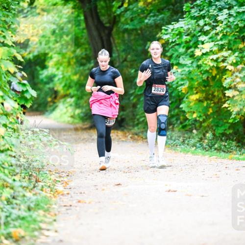 12.10.2025 - Bramfelder Halbmarathon 2025 Dr. Thomas Lammeyer http://msf.ph/oto/9350730 12.10.2025 10:35:32 Laufen 2820, 2819 meine-sportfotos.de