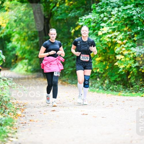12.10.2025 - Bramfelder Halbmarathon 2025 Dr. Thomas Lammeyer http://msf.ph/oto/9350738 12.10.2025 10:35:33 Laufen 2819, 2820 meine-sportfotos.de