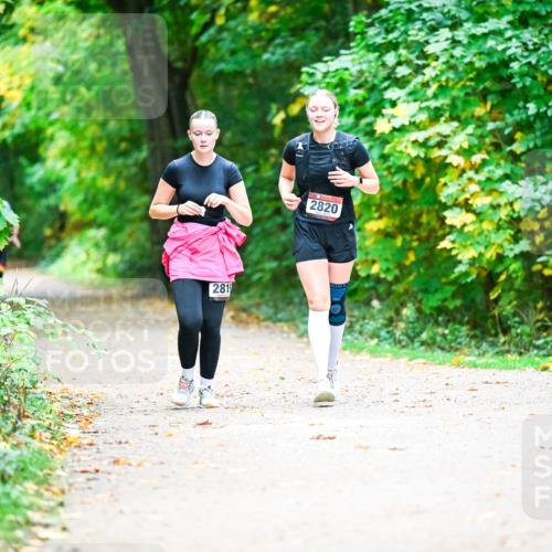 12.10.2025 - Bramfelder Halbmarathon 2025 Dr. Thomas Lammeyer http://msf.ph/oto/9350739 12.10.2025 10:35:33 Laufen 2820, 2819 meine-sportfotos.de