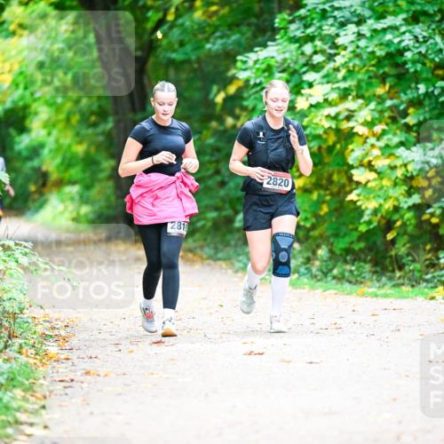 12.10.2025 - Bramfelder Halbmarathon 2025 Dr. Thomas Lammeyer http://msf.ph/oto/9350741 12.10.2025 10:35:34 Laufen 2819, 2820 meine-sportfotos.de