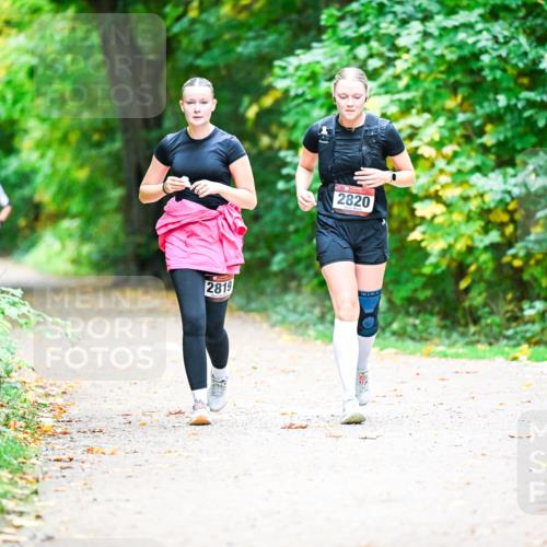 12.10.2025 - Bramfelder Halbmarathon 2025 Dr. Thomas Lammeyer http://msf.ph/oto/9350749 12.10.2025 10:35:35 Laufen 2819, 2820 meine-sportfotos.de