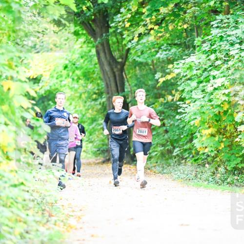 12.10.2025 - Bramfelder Halbmarathon 2025 Dr. Thomas Lammeyer http://msf.ph/oto/9350771 12.10.2025 10:35:57 Laufen 12, 2961, 2881 meine-sportfotos.de