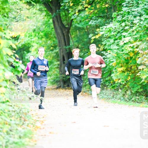 12.10.2025 - Bramfelder Halbmarathon 2025 Dr. Thomas Lammeyer http://msf.ph/oto/9350777 12.10.2025 10:35:58 Laufen 2552, 2961, 2881 meine-sportfotos.de