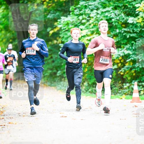 12.10.2025 - Bramfelder Halbmarathon 2025 Dr. Thomas Lammeyer http://msf.ph/oto/9350800 12.10.2025 10:36:01 Laufen 832, 2552, 61, 2881 meine-sportfotos.de