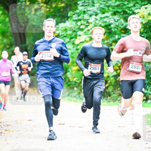 12.10.2025 - Bramfelder Halbmarathon 2025 Dr. Thomas Lammeyer http://msf.ph/oto/9350811 12.10.2025 10:36:02 Laufen 2712, 2552, 2961, 2881 meine-sportfotos.de