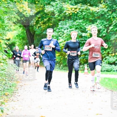 12.10.2025 - Bramfelder Halbmarathon 2025 Dr. Thomas Lammeyer http://msf.ph/oto/9350815 12.10.2025 10:36:03 Laufen 2552, 2961, 2881 meine-sportfotos.de