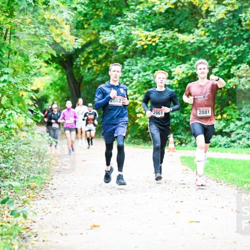 12.10.2025 - Bramfelder Halbmarathon 2025 Dr. Thomas Lammeyer http://msf.ph/oto/9350818 12.10.2025 10:36:03 Laufen 2552, 2961, 2881 meine-sportfotos.de