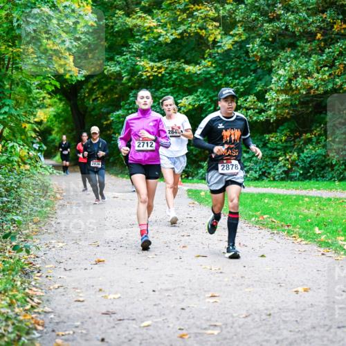 12.10.2025 - Bramfelder Halbmarathon 2025 Dr. Thomas Lammeyer http://msf.ph/oto/9350843 12.10.2025 10:36:10 Laufen 2836, 2712, 284, 2878 meine-sportfotos.de