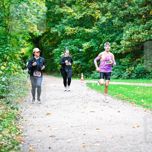 12.10.2025 - Bramfelder Halbmarathon 2025 Dr. Thomas Lammeyer http://msf.ph/oto/9350860 12.10.2025 10:36:13 Laufen 2836, 226, 2646 meine-sportfotos.de