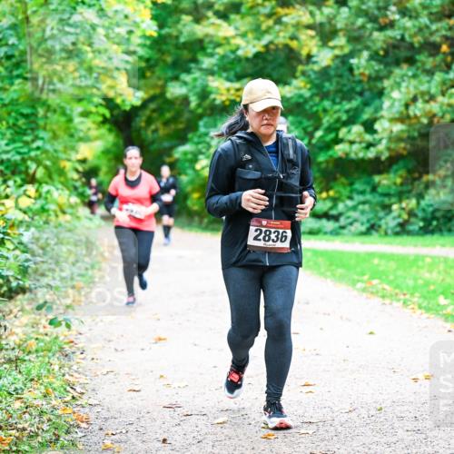 12.10.2025 - Bramfelder Halbmarathon 2025 Dr. Thomas Lammeyer http://msf.ph/oto/9350878 12.10.2025 10:36:16 Laufen 2836 meine-sportfotos.de