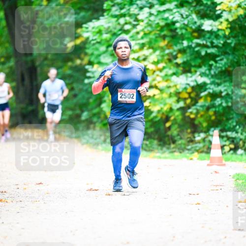 12.10.2025 - Bramfelder Halbmarathon 2025 Dr. Thomas Lammeyer http://msf.ph/oto/9350947 12.10.2025 10:36:50 Laufen 2502 meine-sportfotos.de