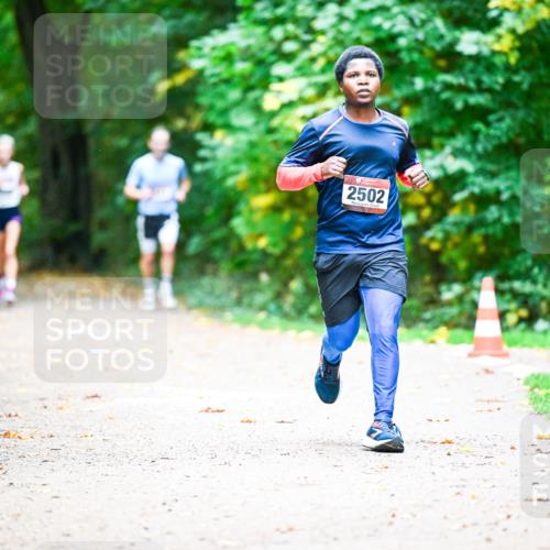 12.10.2025 - Bramfelder Halbmarathon 2025 Dr. Thomas Lammeyer http://msf.ph/oto/9350953 12.10.2025 10:36:51 Laufen 2502 meine-sportfotos.de