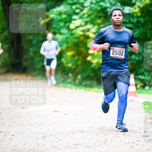 12.10.2025 - Bramfelder Halbmarathon 2025 Dr. Thomas Lammeyer http://msf.ph/oto/9350958 12.10.2025 10:36:51 Laufen 2502 meine-sportfotos.de