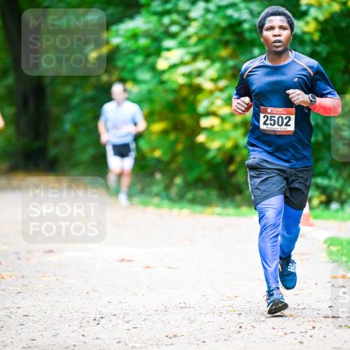 12.10.2025 - Bramfelder Halbmarathon 2025 Dr. Thomas Lammeyer http://msf.ph/oto/9350960 12.10.2025 10:36:52 Laufen 2502 meine-sportfotos.de