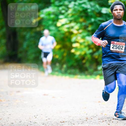 12.10.2025 - Bramfelder Halbmarathon 2025 Dr. Thomas Lammeyer http://msf.ph/oto/9350963 12.10.2025 10:36:52 Laufen 2502 meine-sportfotos.de