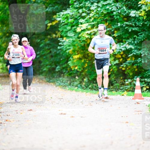 12.10.2025 - Bramfelder Halbmarathon 2025 Dr. Thomas Lammeyer http://msf.ph/oto/9350970 12.10.2025 10:36:55 Laufen 2728, 2985, 28, 2984 meine-sportfotos.de