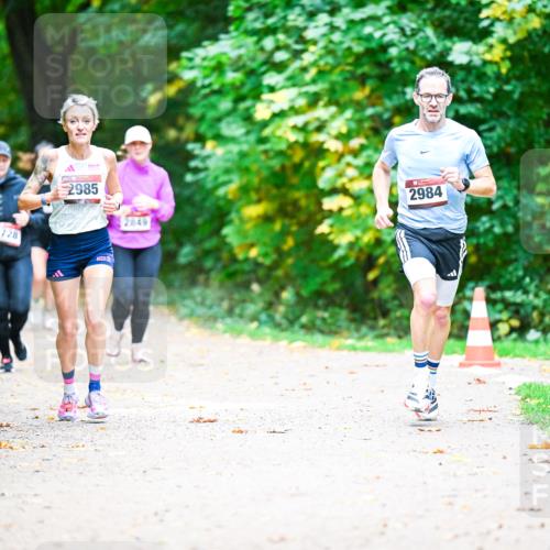 12.10.2025 - Bramfelder Halbmarathon 2025 Dr. Thomas Lammeyer http://msf.ph/oto/9350983 12.10.2025 10:36:57 Laufen 2728, 2985, 2849, 2984 meine-sportfotos.de