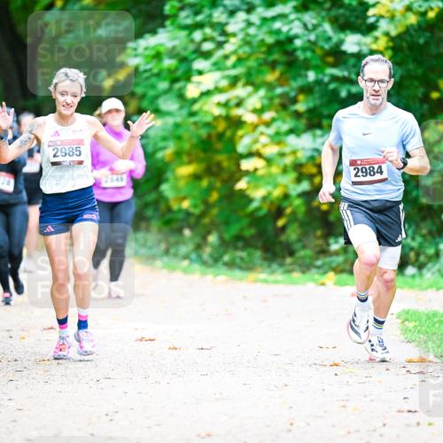 12.10.2025 - Bramfelder Halbmarathon 2025 Dr. Thomas Lammeyer http://msf.ph/oto/9350988 12.10.2025 10:36:57 Laufen 2985, 245, 2984 meine-sportfotos.de