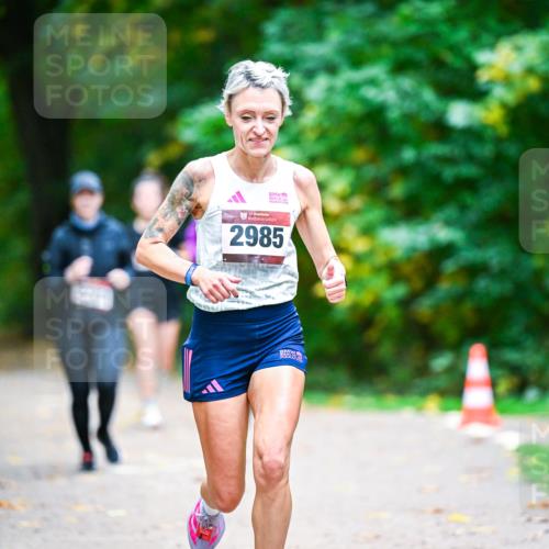 12.10.2025 - Bramfelder Halbmarathon 2025 Dr. Thomas Lammeyer http://msf.ph/oto/9351000 12.10.2025 10:37:00 Laufen 341, 2985 meine-sportfotos.de