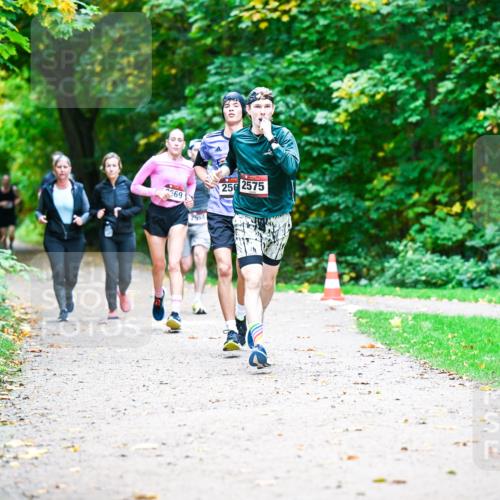12.10.2025 - Bramfelder Halbmarathon 2025 Dr. Thomas Lammeyer http://msf.ph/oto/9351079 12.10.2025 10:37:32 Laufen 69, 7954, 256, 2575 meine-sportfotos.de