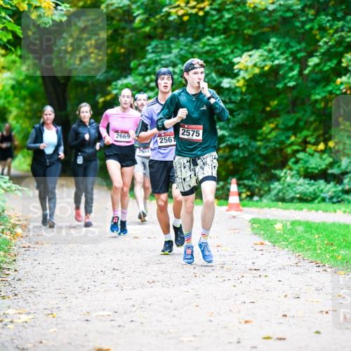 12.10.2025 - Bramfelder Halbmarathon 2025 Dr. Thomas Lammeyer http://msf.ph/oto/9351081 12.10.2025 10:37:32 Laufen 2669, 2575, 2561 meine-sportfotos.de